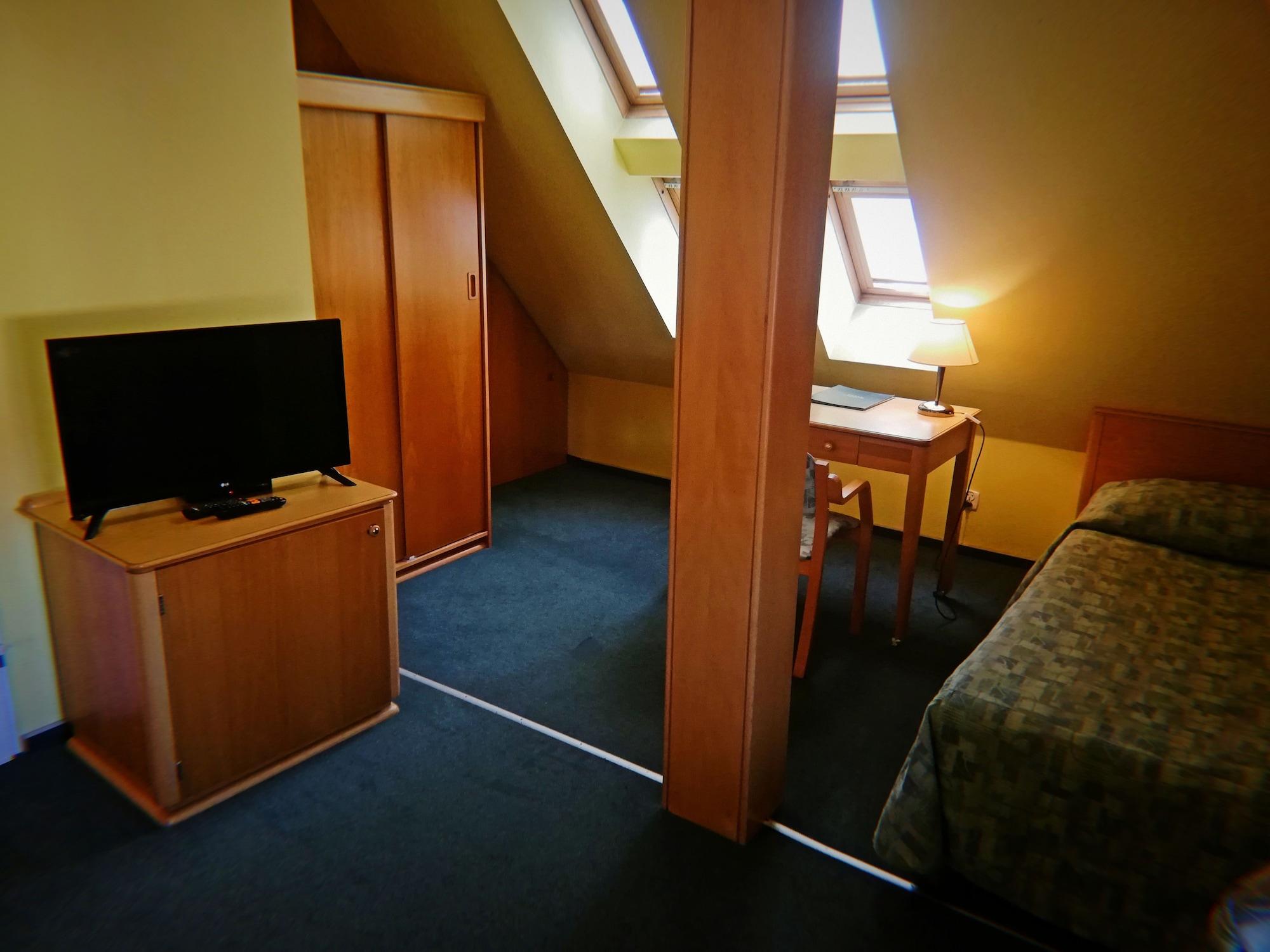 Hotel Gromada Торунь Экстерьер фото