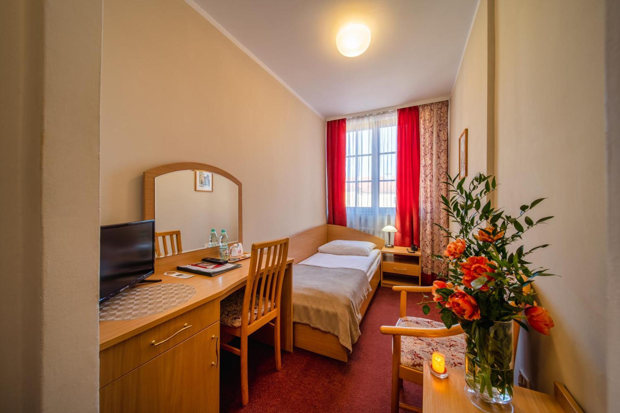 Hotel Gromada Торунь Экстерьер фото