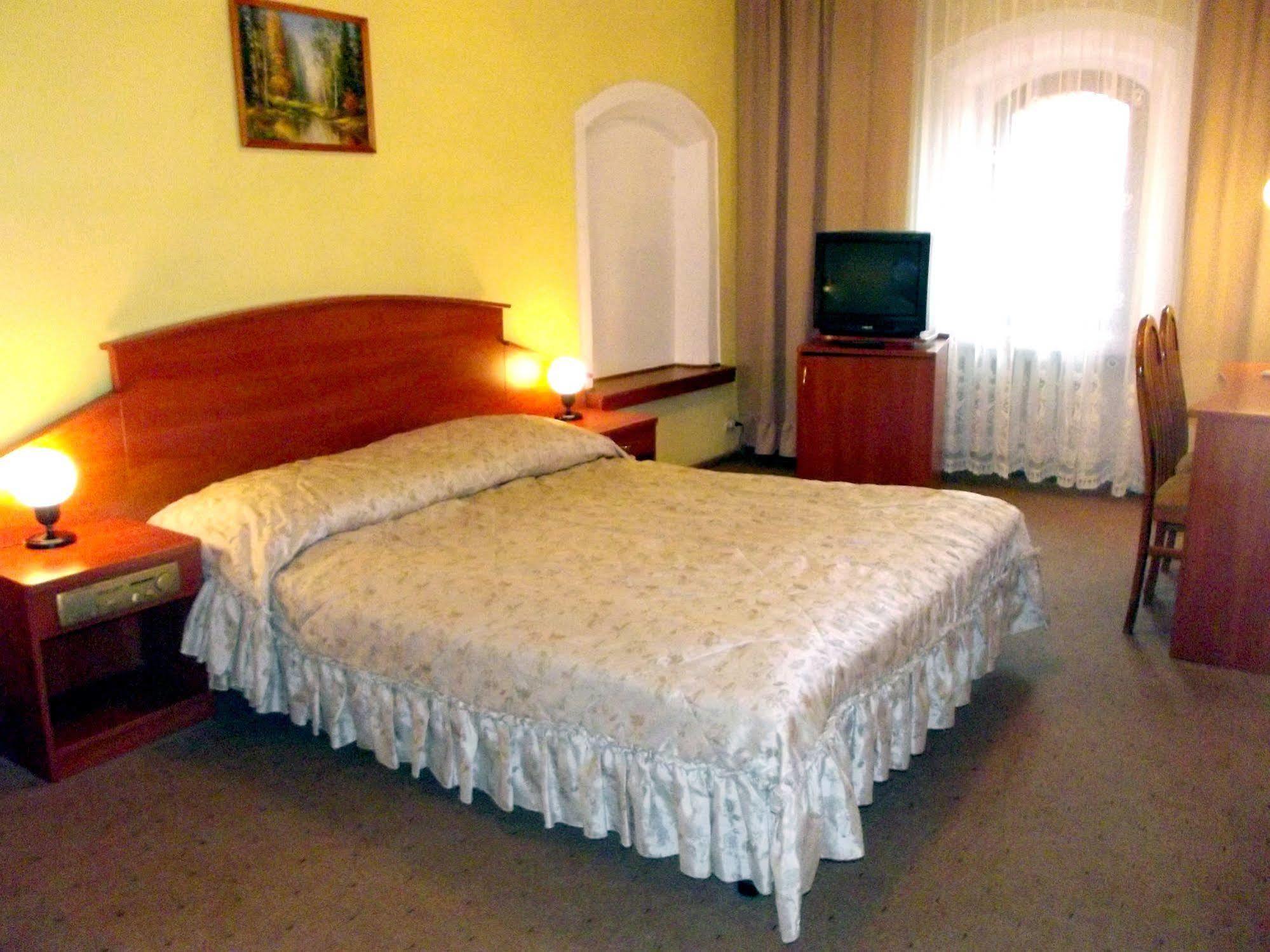 Hotel Gromada Торунь Экстерьер фото