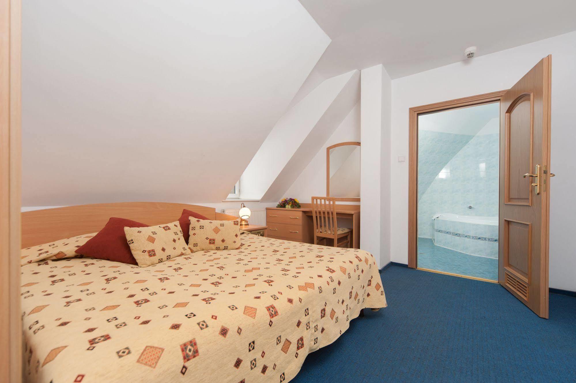 Hotel Gromada Торунь Экстерьер фото
